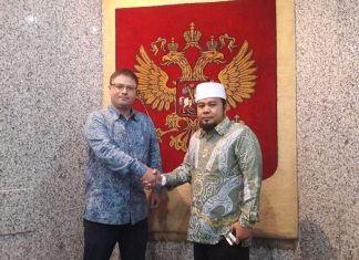 Rusia Berpartisipasi Sukseskan Karnaval Batik Internasional di Bengkulu