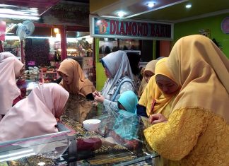 Pembeli Emas Perhiasan Tetap Ramai Meski Harga Naik
