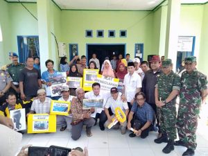 Pemkab Mukomuko Bagikan Bantuan Kepada Kelompok Nelayan Dan Petani