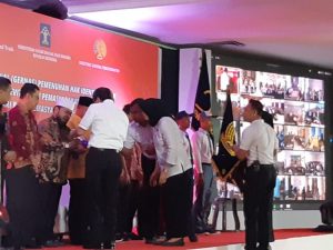 Helmi Hasan Terima Penghargaan Pemenuhan Hak Identitas Anak dari Menteri Hukum dan HAM