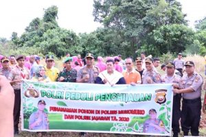 Polres Mukomuko Ambil Bagian Tanam Pohon Se-Indonesia