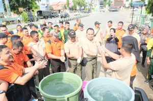 Sinergiritas TNI-Polri,Laksanakan Giat Budaya Bersih Untuk Mencegah Penyebaran Virus Corona