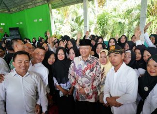 Ratusan Guru dan Pegawai Honorer di Bengkulu Selatan Terima SK Dari Gubernur