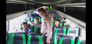Antisipasi Corona,Polres BS Cek Suhu Tubuh Penumpang Bus PO San Travel