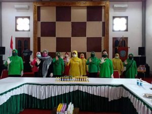 Cegah Penyebaran Covid-19, Penggerak PKK Mukomuko lakukan Pembuatan Hand Sanitaizer