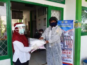 Sisihkan Gajinya, Polisi ini Beli APD Untuk di Sumbangkan Ke Puskesmas