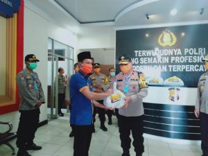 Terdampak Covid-19, Insan Pers Terima Bantua Sembako Dari Kapolda
