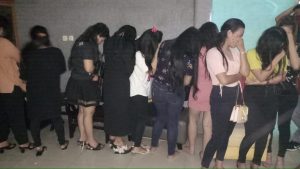 Abaikan Himbauan Bahaya Corona, Belasan PL dan Pelanggan Karaoke Asik ‘Goyang’ Di Bulan Puasa