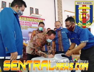 Ketua DPW PAN Serahkan Rekomendasi Dukungan Kepada RAS dan Ali Rahman di Pilbup 2020 Way Kanan