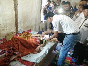 Curhat ‘Emak-Emak’ Kaur Kasihan Pada Gusril Pausi
