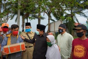 Rumah Rusak Akibat Diterpa Angin, 5 Warga Kota Bengkulu Terima Bantuan Pemkot