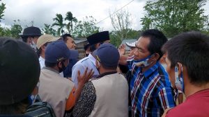 Pendukung Helmi Hasan Marah dan Nyaris bentrok Saat Panwascam Sebut ‘Ustad Pembohong’