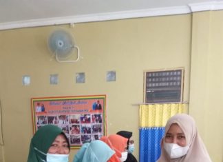 Ketua TP. PKK Bersama Disdukcapil Kabupaten Asahan Serahkan 493 Keping KIA