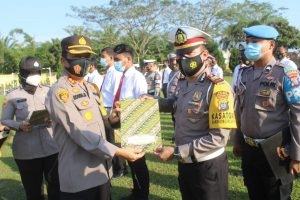 Kapolres Sergai Berikan Piagam Penghargaan 36 Personil dan Desa Kampung Tangguh