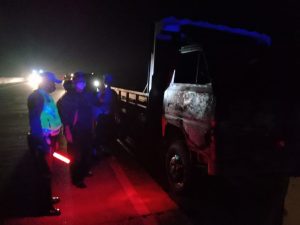 Mobil Trado Terbakar di Ruas Jalan Tol Sei Rampah