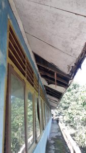 Tak Kunjung Ada Perbaikan, SDN 05 Penarik Belajar Dibalik Reruntuhan Sisa Gempa