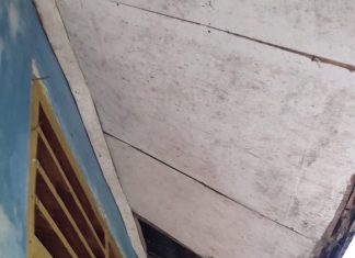 Tak Kunjung Ada Perbaikan, SDN 05 Penarik Belajar Dibalik Reruntuhan Sisa Gempa