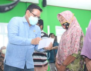 Wabup Bulungan Serahkan Bantuan BLT-DD 2021