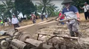 Bupati Mukomuko Turun Sawah, Serap Aspirasi Petani