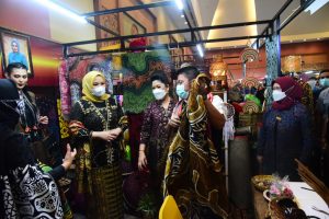 Batik Rampai Banyuasin Menarik Perhatian Gubernur Sumsel