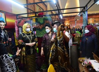 Batik Rampai Banyuasin Menarik Perhatian Gubernur Sumsel