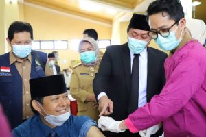 HD Tinjau Vaksinasi Dosis Pertama Bagi Anggota dan Pegawai DPRD Sumsel