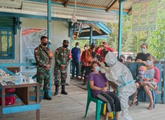 Babinsa Kawal Pelaksanaan Tracking Kontak Erat Keluarga Pasien Covid-19