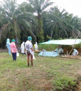 Dampingi Pemakaman Pasien Covid-19, Babinsa Himbau Warga Untuk Tidak Mendekat