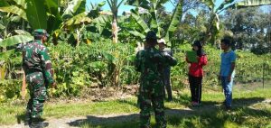 Dukung Program Pemerintah, Babinsa Dampingi Pengukuran Tanah Tim Badan Pertanahan Nasional