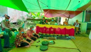 Danramil 07/Empanang Hadiri Pelantikan Kepala Adat Desa Nanga Kantuk