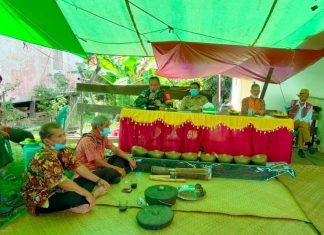 Danramil 07/Empanang Hadiri Pelantikan Kepala Adat Desa Nanga Kantuk