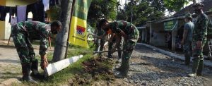 Tak Kenal Lelah Tim Satgas Mencangkul Untuk Mempersiapkan bekesting