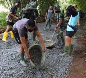 Walaupun Tanpa Alat Berat Mereka Tidak Pernah Mengeluh