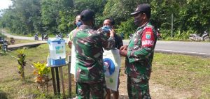 Sosok Babinsa ini selalu tetap menghimbau agar warga selalu mengenakan masker di manapun berada guna antisipasi Covid-19