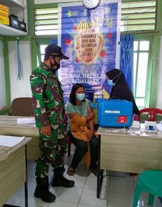 Koramil 10/Selimbau Laksanakan Pengawasan dan Pendampingan Vaksinasi Covid-19