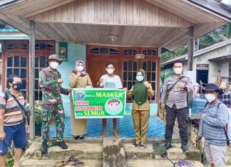 Himbauan 5 M, Anggota Koramil 11/ Silat Hilir Saat Sosialisasi Protkes