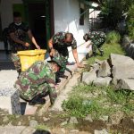Satgas TMMD Ke-111 Jambe Membersihkan Teras Musholla