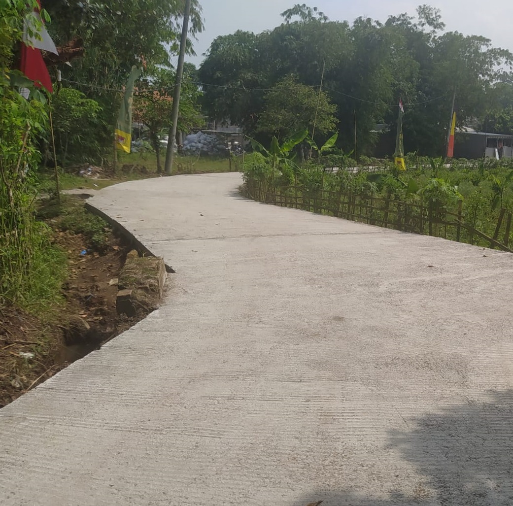 Setelah Jalan Mulus Di Harapkan Semoga Perekonomian MAsyarakat Kampung Daraham Akan Terus Berkembang