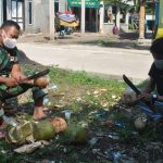 Menikmati Kampung Daraham Sambil Minum Kelapa Muda