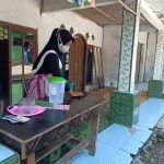 Teh Ncih Siapkan Minuman Dan Snack Buat Satgas TMMD