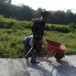 Satgas TMMD Dan Warga Lanjutkan Finising Jalan