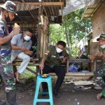 Komsos Ditengah Kesibukan Finishing Jalan TMMD Ke-111