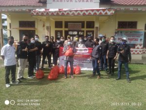 SPBU 24.345.18 Baradatu Gandeng FPII, Guci Tua, Polsek dan Koramil Baradatu Bagikan Paket Sembako Kepada Masyarakat Kurang Mampu