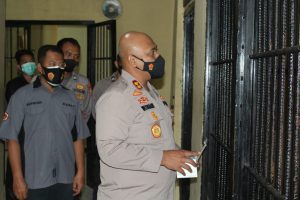 Antisipasi Penularan Covid-19, Kapolres Mukomuko Lakukan Pengecekan Sel Tahanan