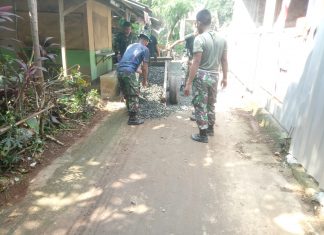 Kapendam Jaya : Satgas TMMD Ke-112 Hadir Memperbaiki Jalan Rusak Untuk Meningkatkan Kesejahteraan Masyarakat