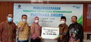 BPJAMSOSTEK Cabang Bengkulu Serahkan Uang Pembinaan Penganugerahan Paritrana Award Tahun 2020 Perwakilan Bengkulu UKM UD. Riani Cheara