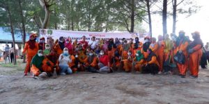 Peringati World Cleanup Day Sedunia, Pemkot Gelar Aksi Bersih Sampah Dipantai Jakat