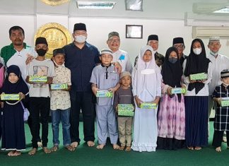 BKM mesjid Agung H.Achmad Bakrie Santuni Anak Yatim