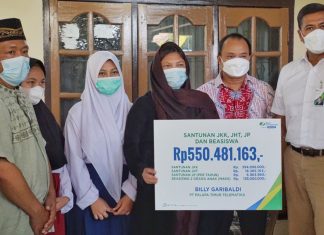 Ahli Waris Billy Garibaldi Terima Langsung Santunan dari Dirut BPJAMSOSTEK Senilai 550 Juta