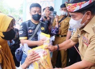 2.400 bungkus Minyak Goreng, Gubernur : Masyarakat Tertib Ikuti Antrean